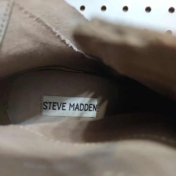 Steve Madden Heeled Booties, Size 9 - Picture 5 of 6